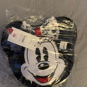 Harvey’s seatbelt bag. Never used.